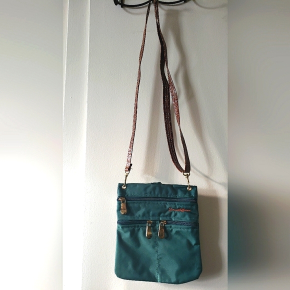 Samantha Brown Crossbody Travel Bag 5 pockets & hanging hook Green Brown - Picture 1 of 6